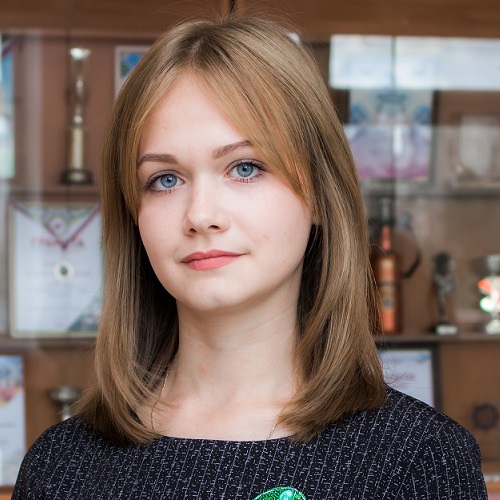 Анна Гатова